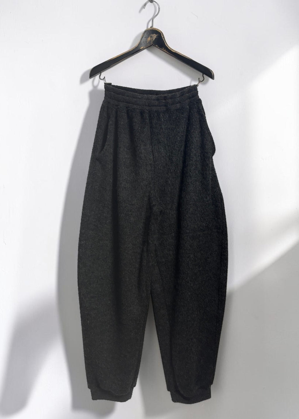 Motion Relaxed Shaggy Pants [BK]