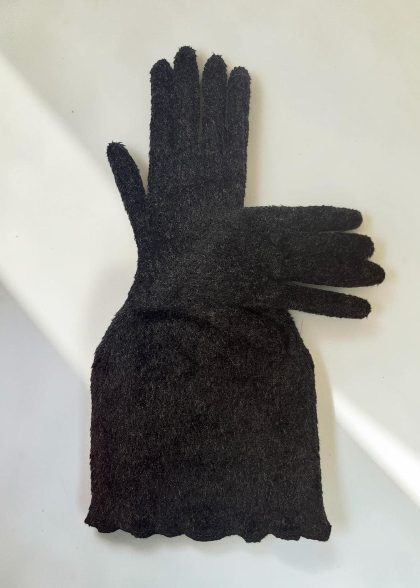 Integrated Gloves Dreadlock-Style Beanie