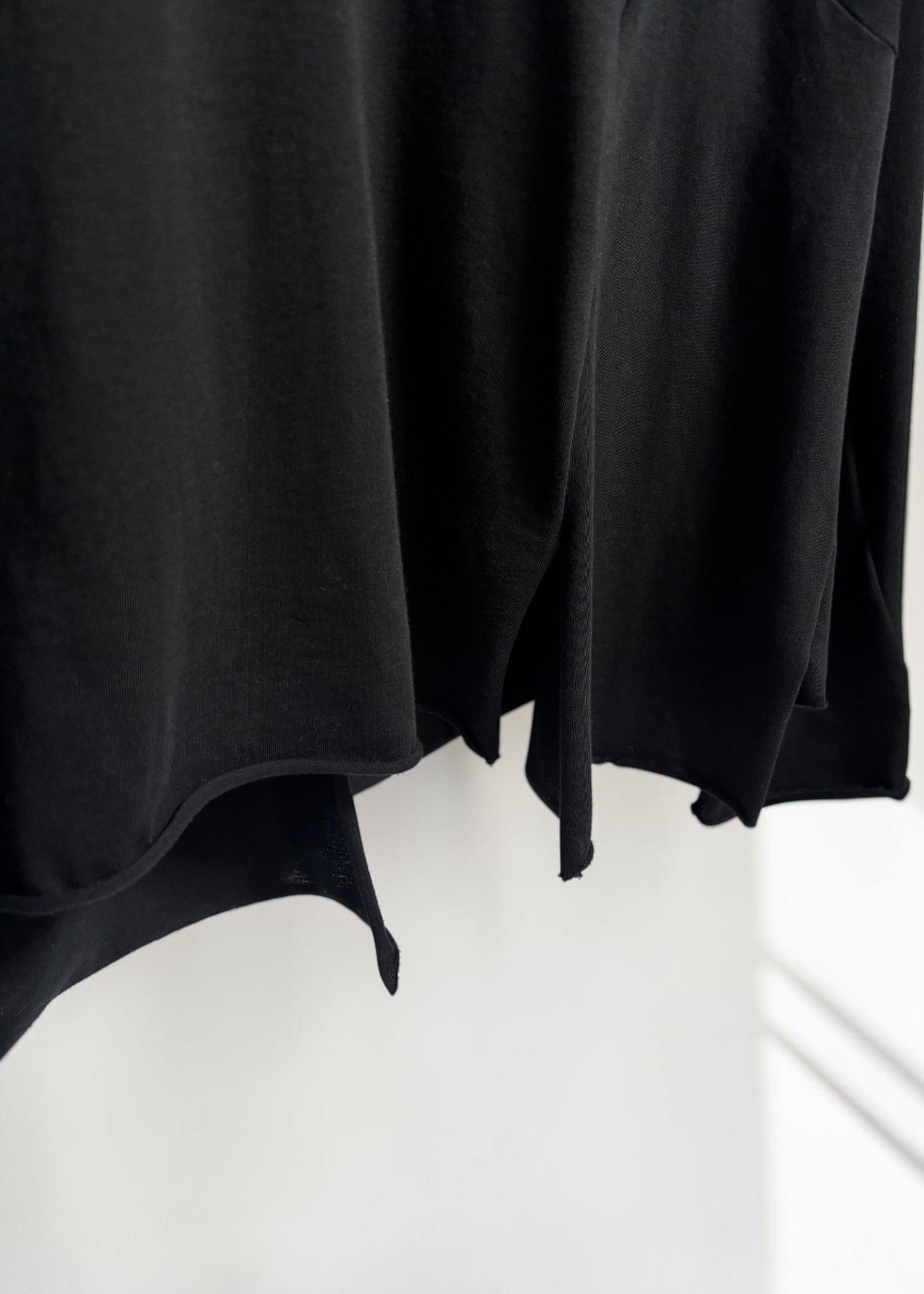 Offset Long-Sleeve Tee [BK]