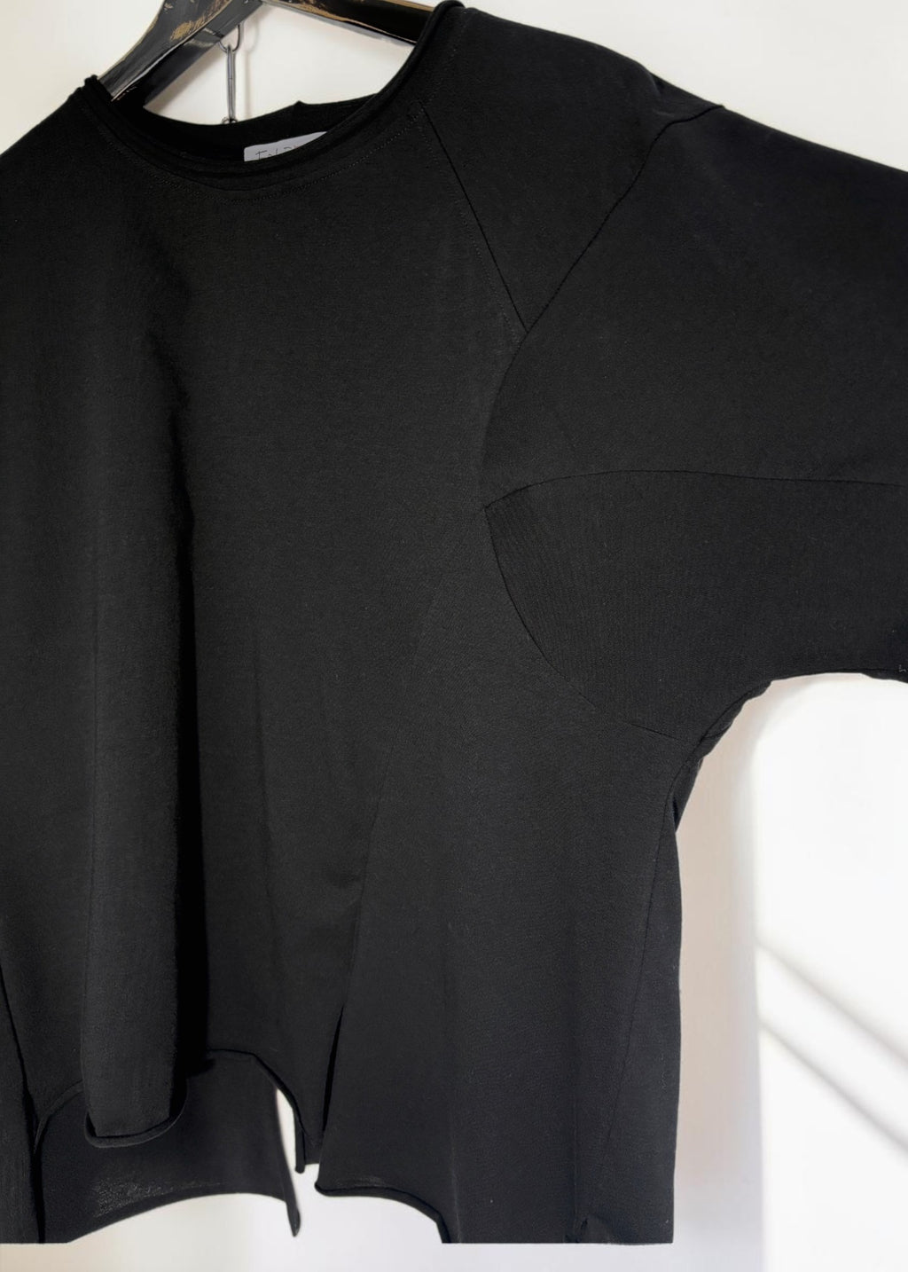 Offset Long-Sleeve Tee [BK]