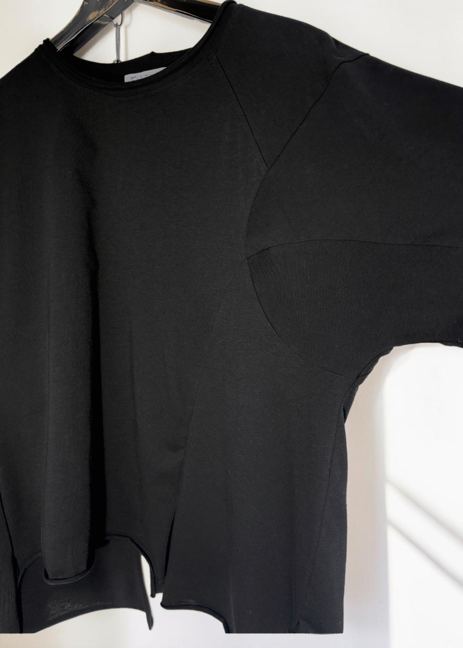 Offset Long-Sleeve Tee [BK]