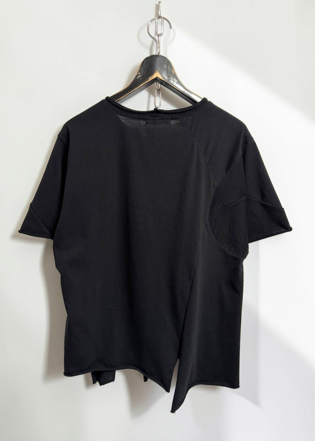 Offset Short-Sleeve Tee [BK]