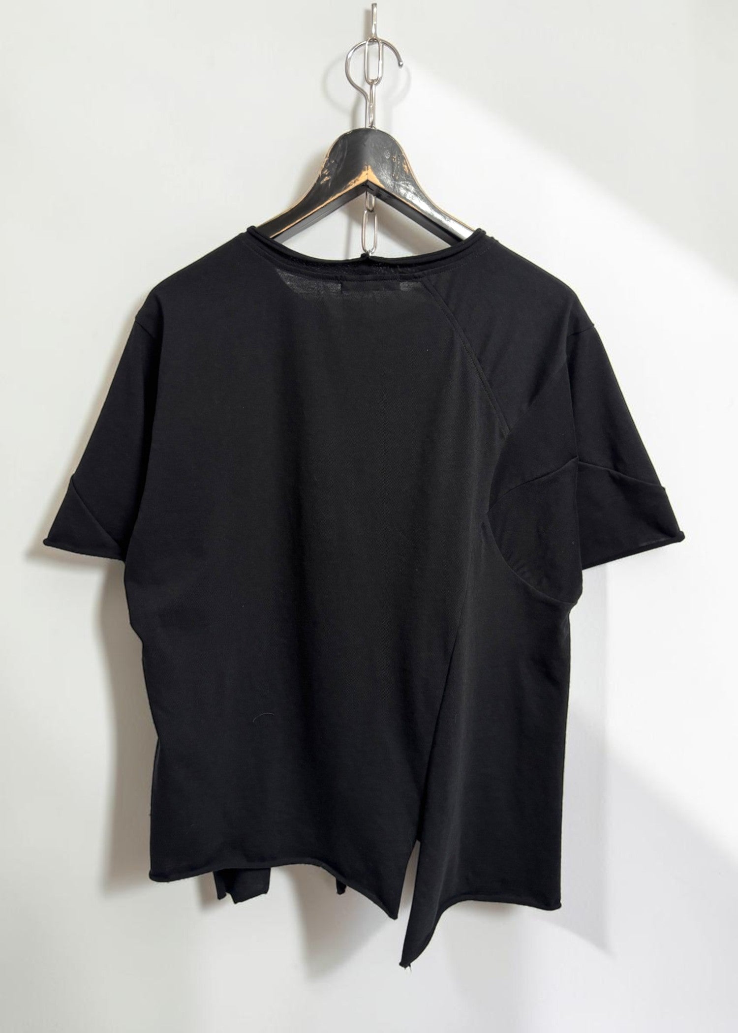 Offset Short-Sleeve Tee [BK]