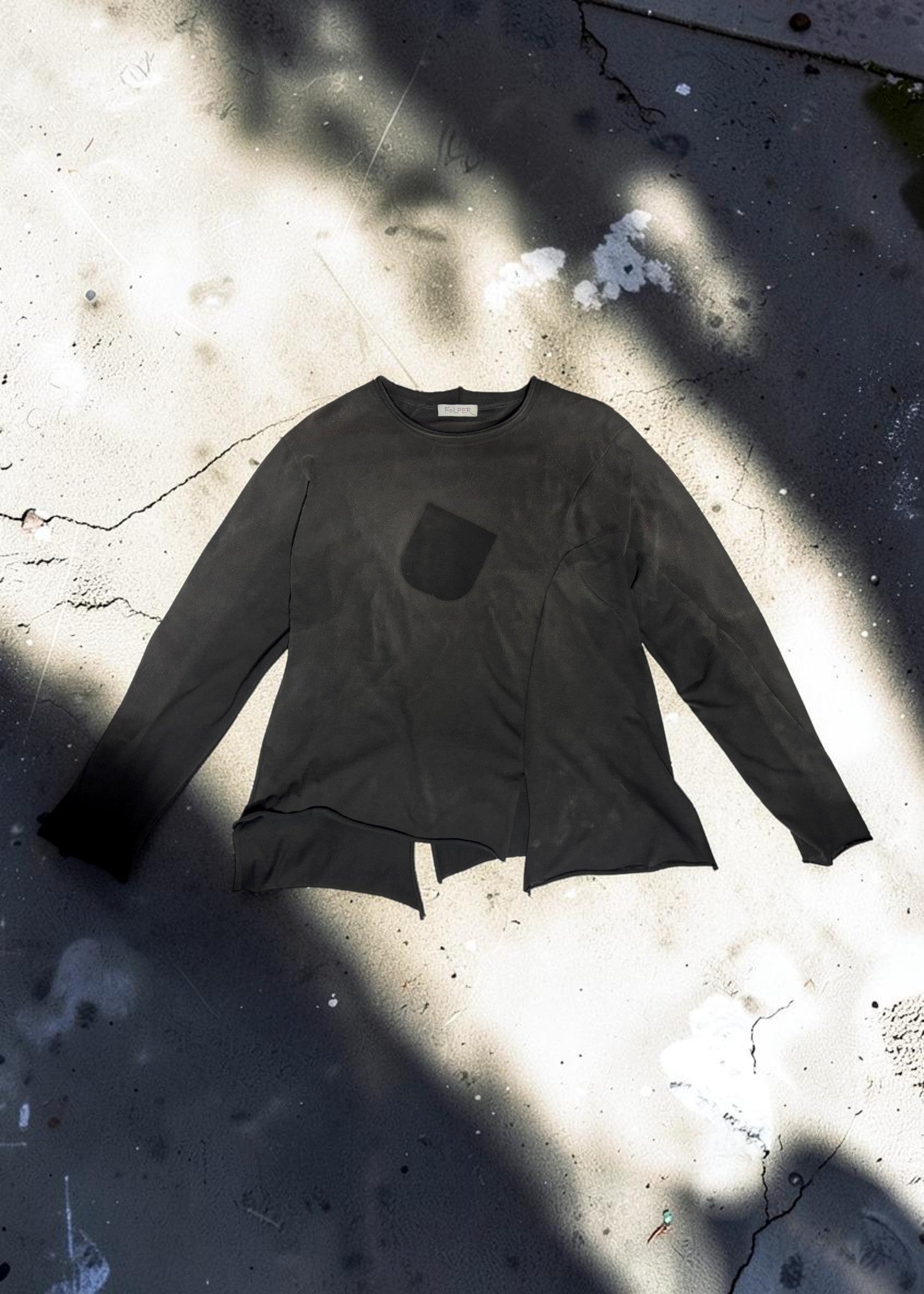 Sun-Faded Effect Offset Long-Sleeve Tee [BK]