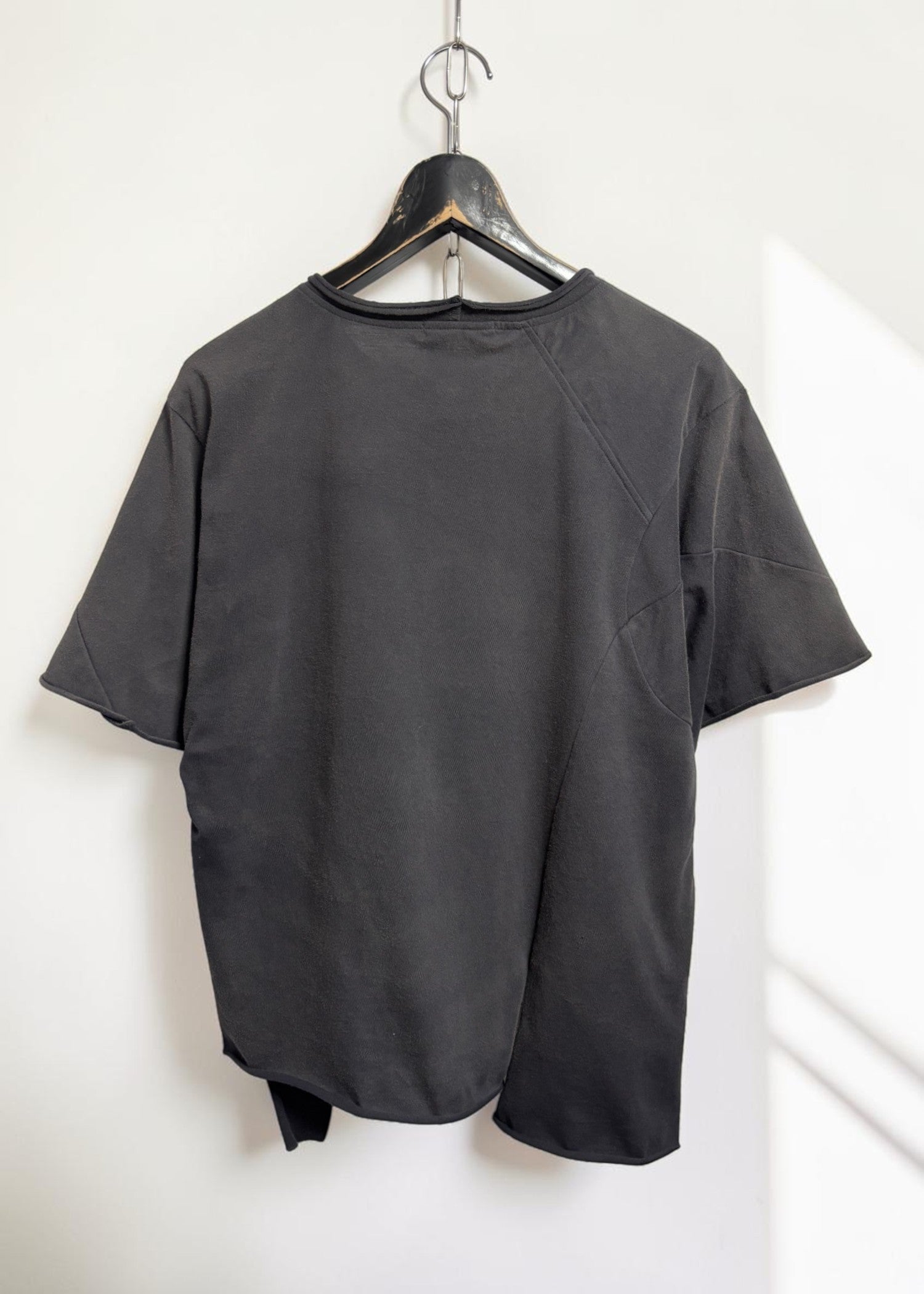 Sun-Faded Effect Offset Short-Sleeve Tee [NV]