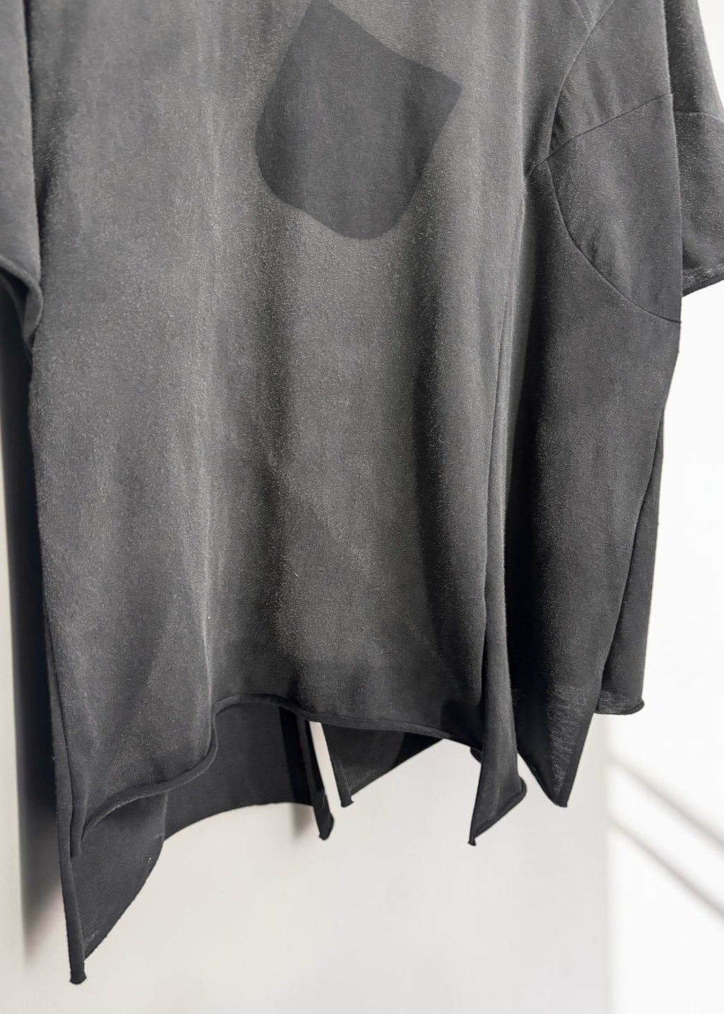 Sun-Faded Effect Offset Short-Sleeve Tee [BK]