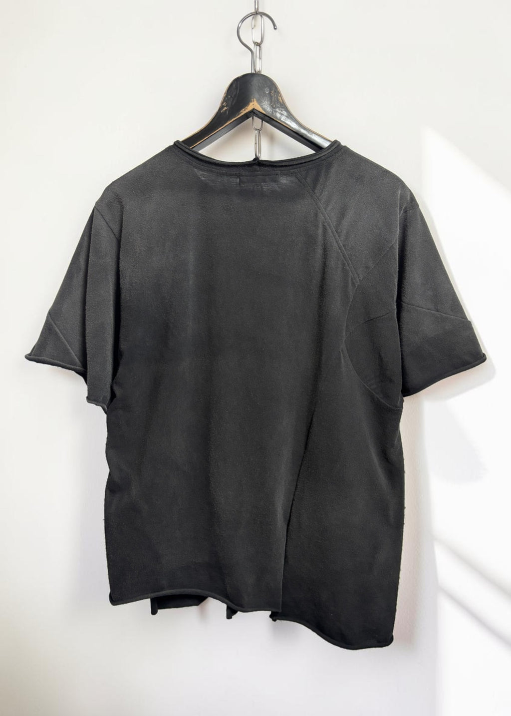 Sun-Faded Effect Offset Short-Sleeve Tee [BK]