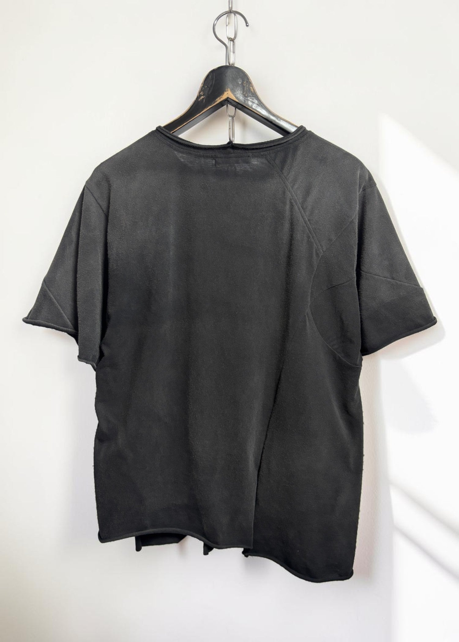 Sun-Faded Effect Offset Short-Sleeve Tee [BK]