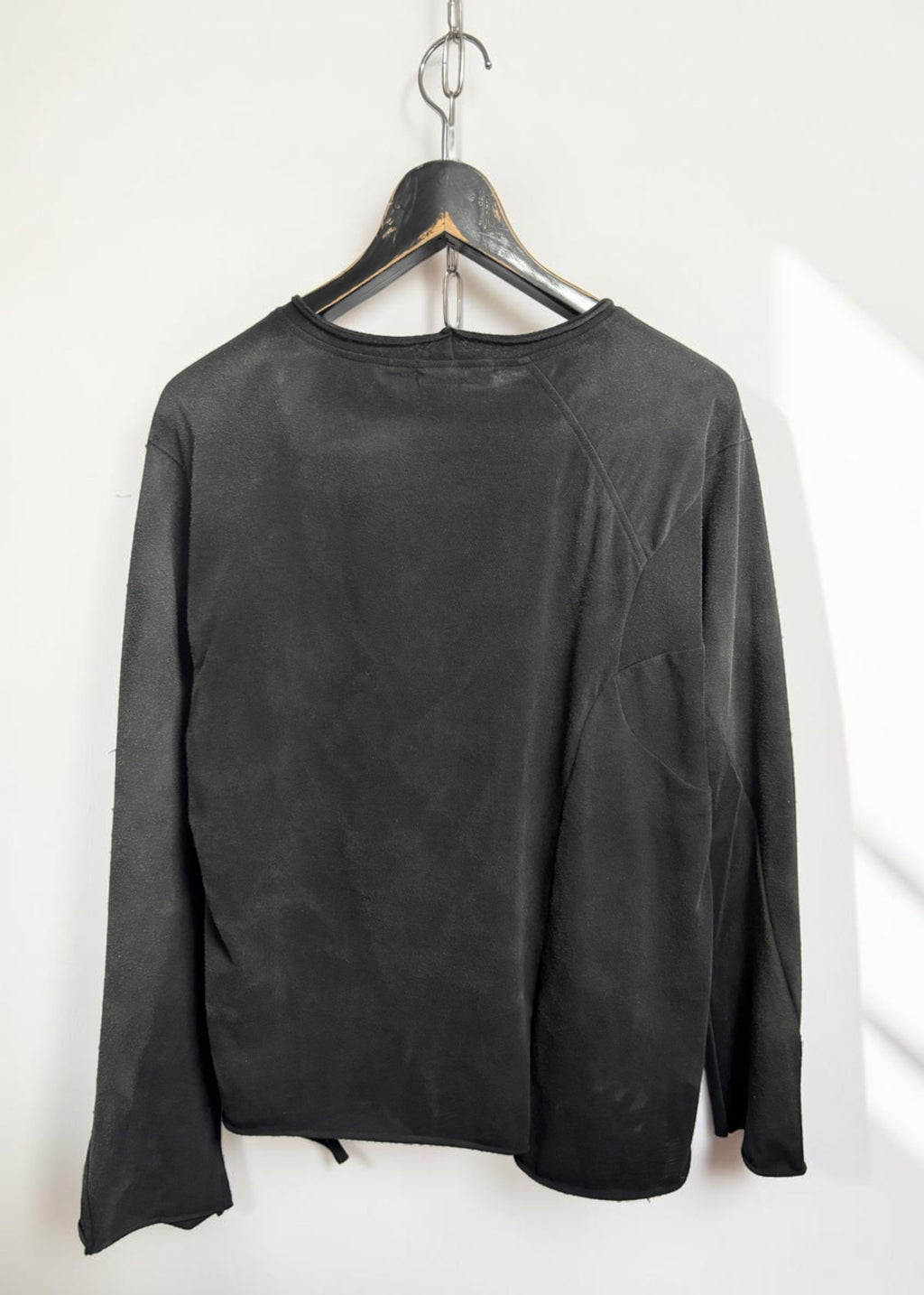 Sun-Faded Effect Offset Long-Sleeve Tee [BK]