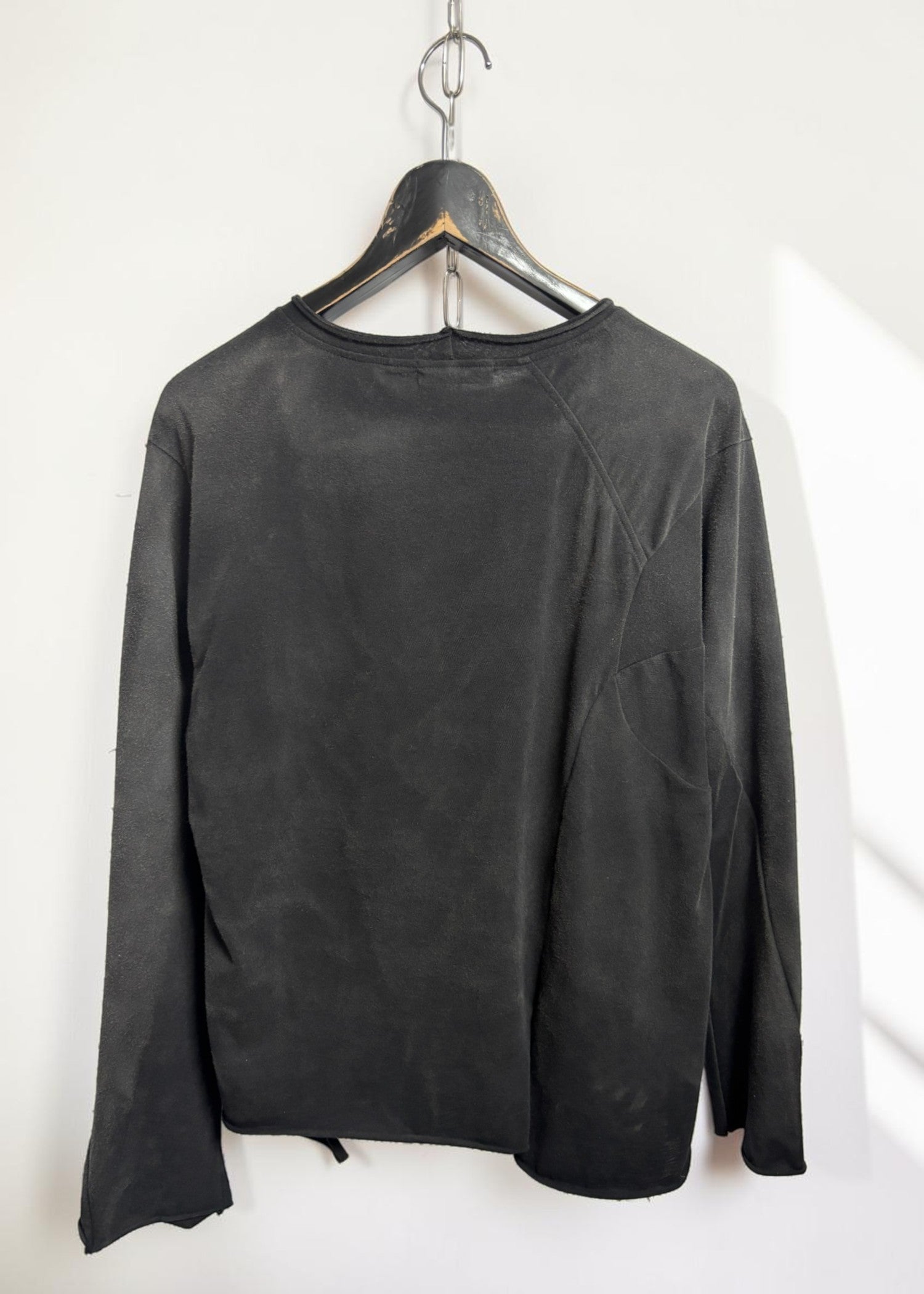 Sun-Faded Effect Offset Long-Sleeve Tee [BK]